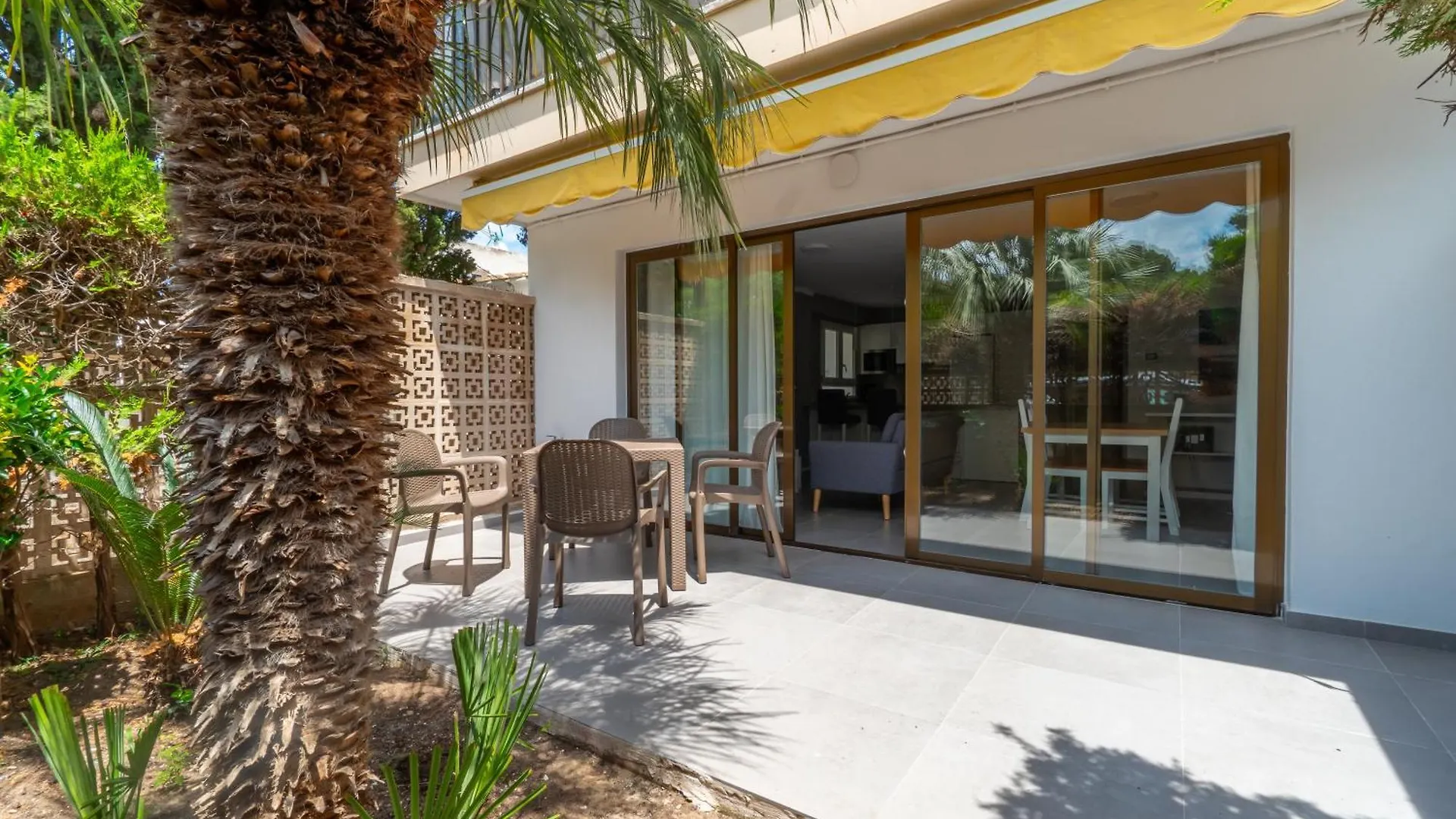 Ponent Cala Ratjada Apartments D  كالا راتخاذا